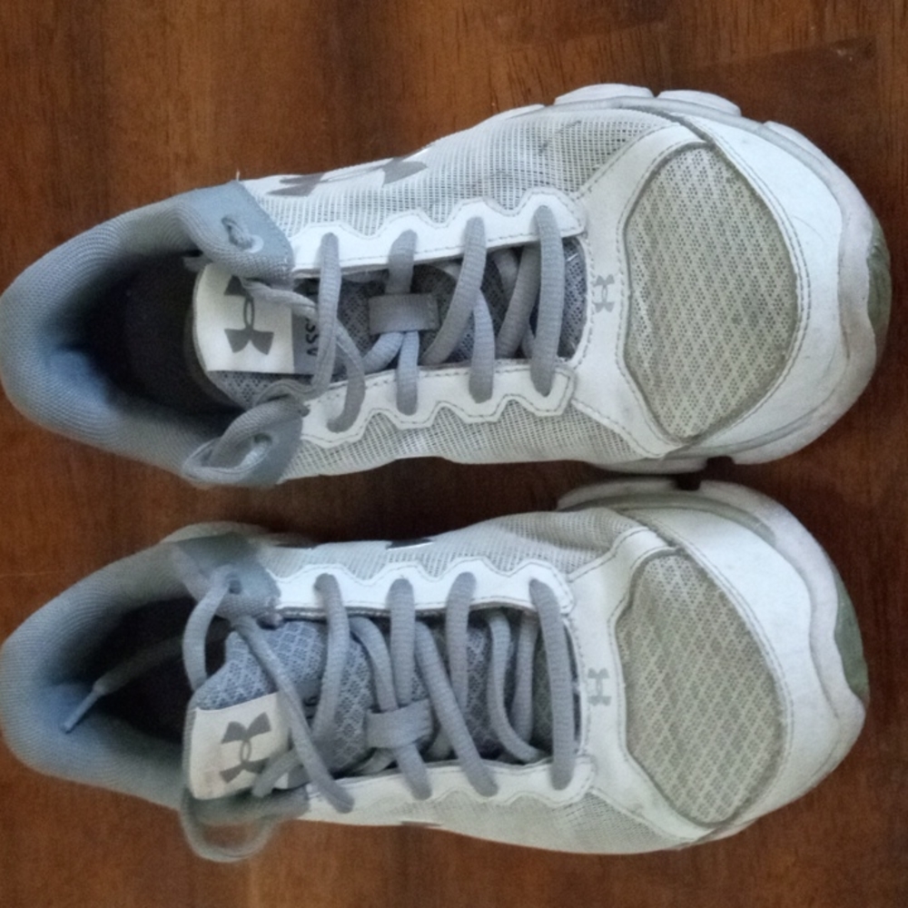 Woman's Under Armour Shoes Size 7.5